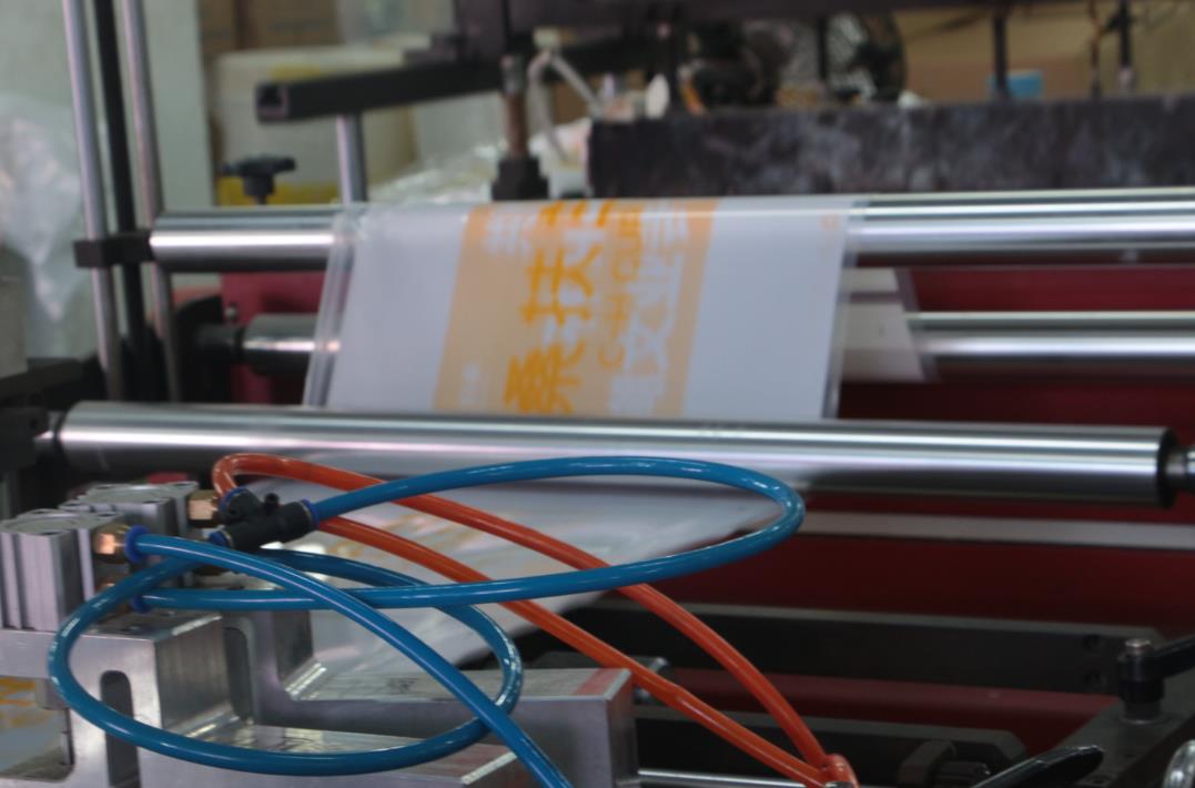 裝衣服的袋子怎么封口？